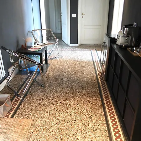 Bright And Spacious Esthers H *